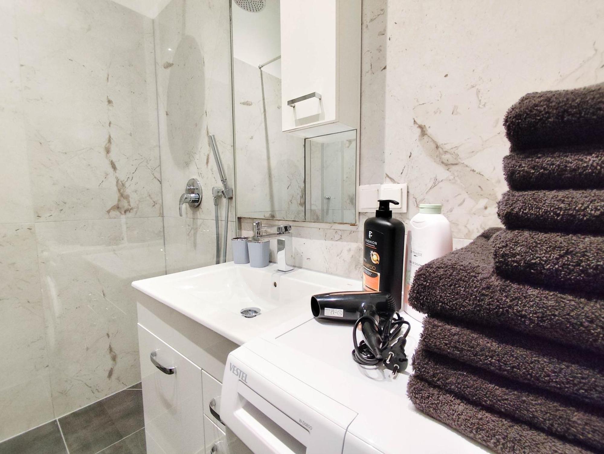Cozy 2 In Location With Free Parking Apartament Wiedeń